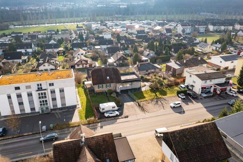 Einfamilienhaus mit Werkstatt und grossem Grundstück