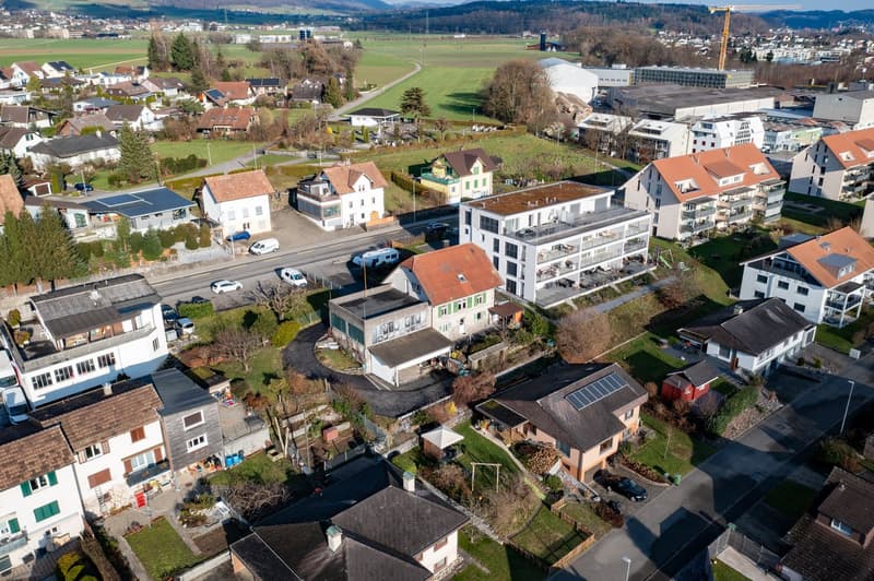 Einfamilienhaus mit Werkstatt und grossem Grundstück - Foto 2